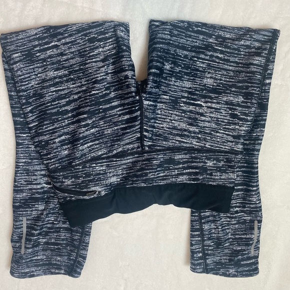 Nike Black and White Patterned leggings - Picture 3 of 7